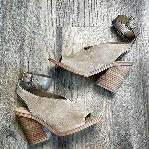 Marc Fisher Vashi Ankle Strap Sandals with Chunky Stacked Heel, size 8